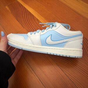 Wmns Air Jordan 1 Low SE 'Reverse Ice Blue'
